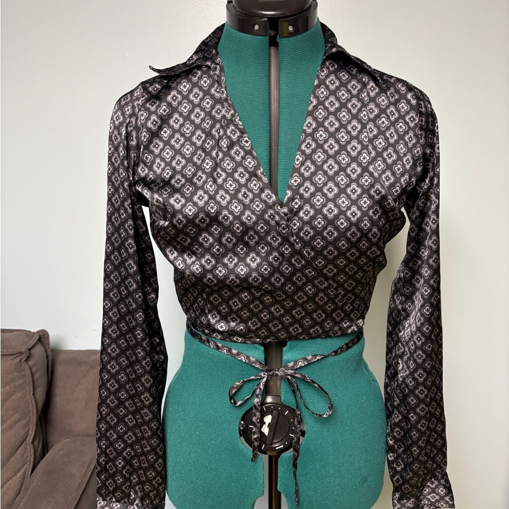 Hollister Black and Silver Long Sleeve Wrap Shirt